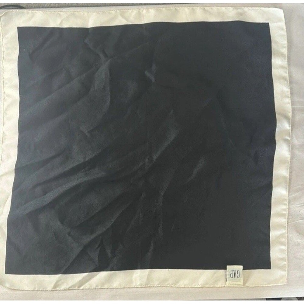 Gap Black and Cream scarf made in Italy